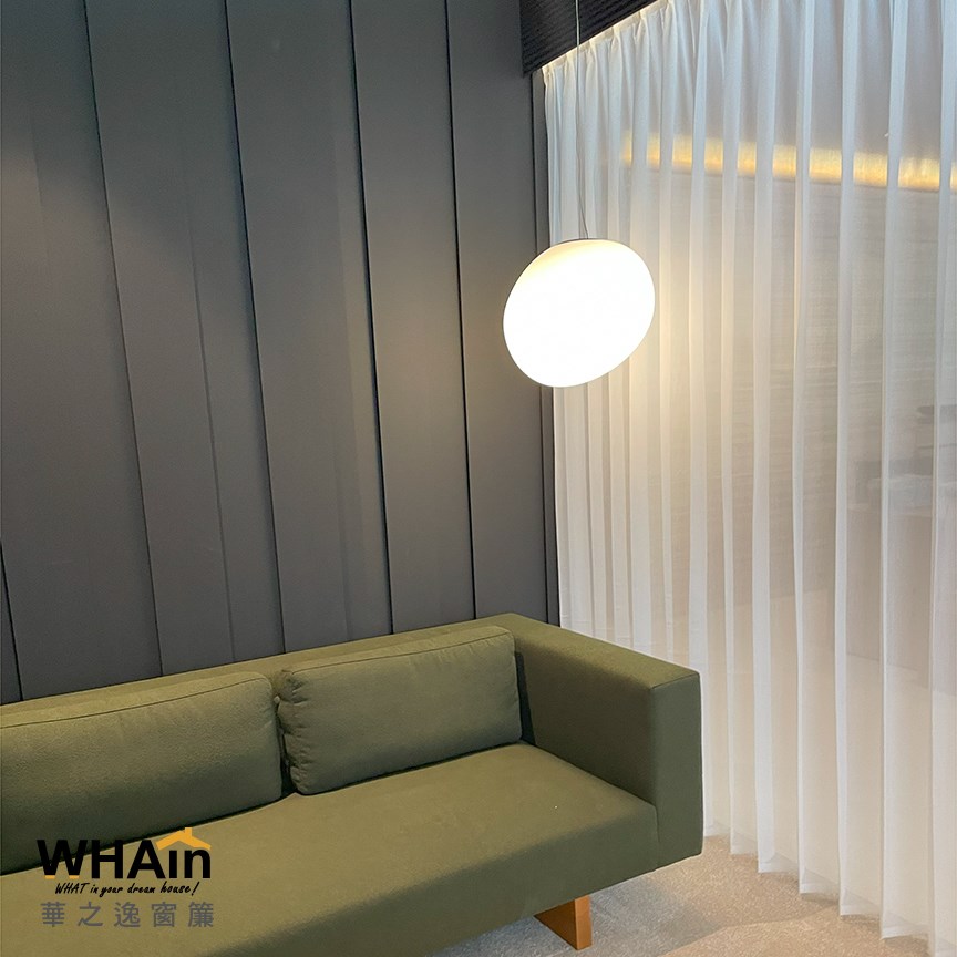 白色紗簾搭配綠色沙發